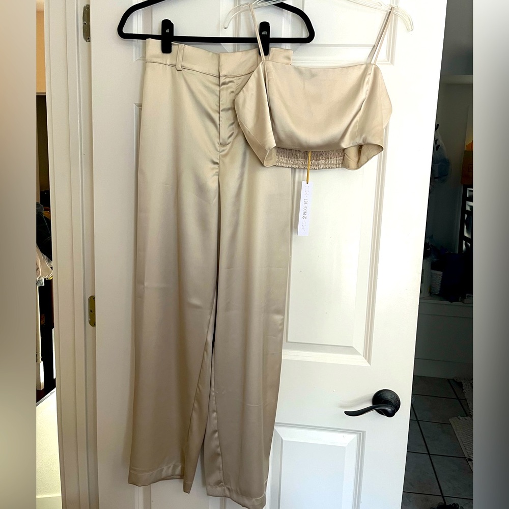 House of Harlow 2 piece set! Size M